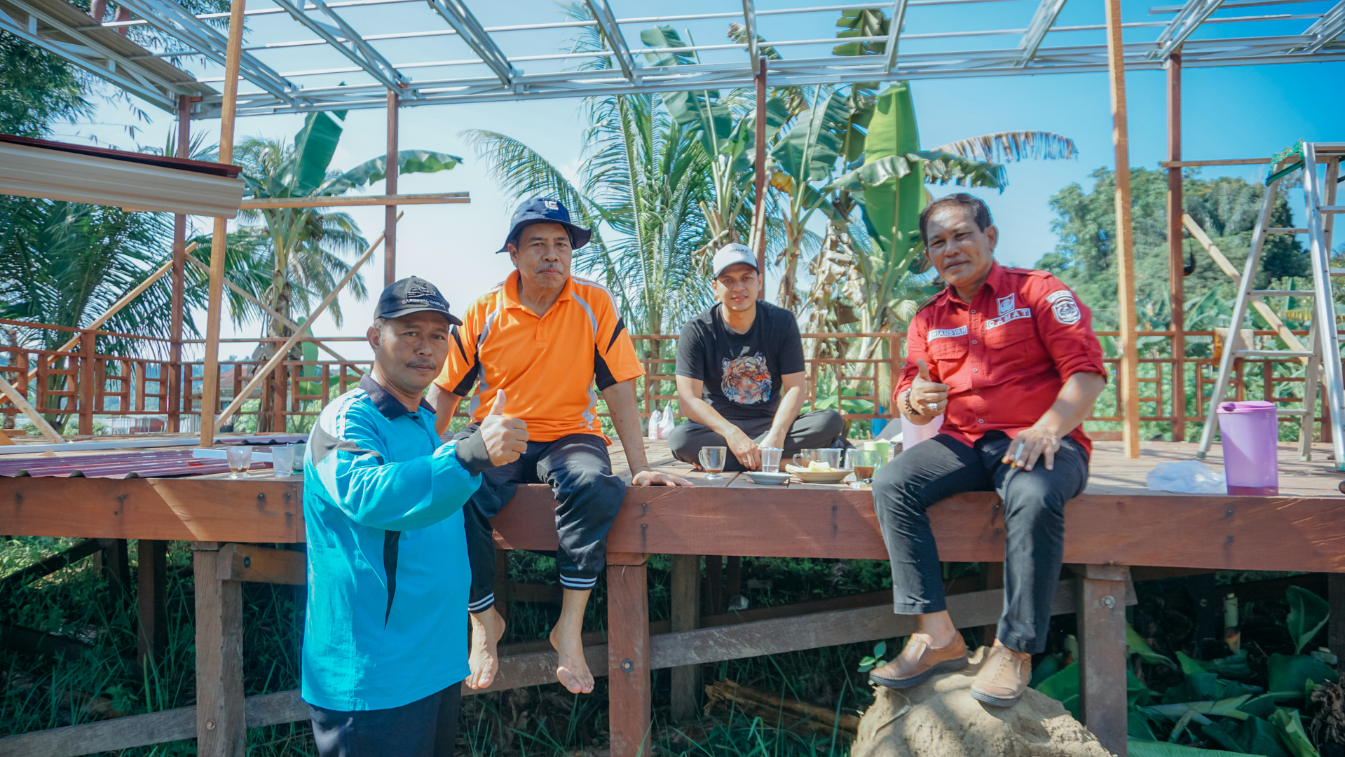 Gotong Royong Bersama Unsur Muspika Dan Lembaga Swadaya Masyarakat (LSM) Dalam Wilayah Kecamatan Loa Kulu.