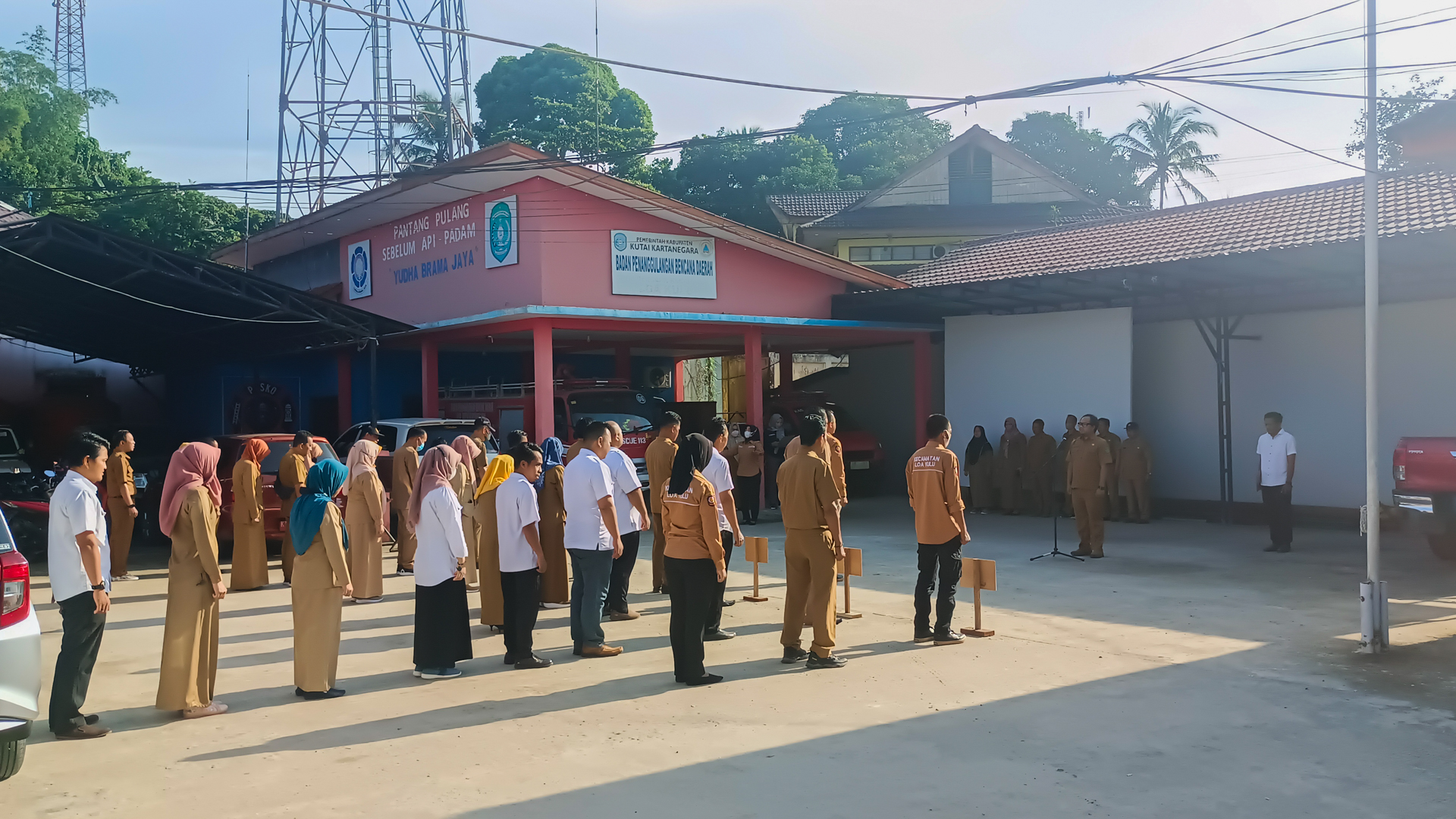 Apel Pagi Kantor Camat Kecamatan Loa Kulu Kabupaten Kutai Kartanegara.
