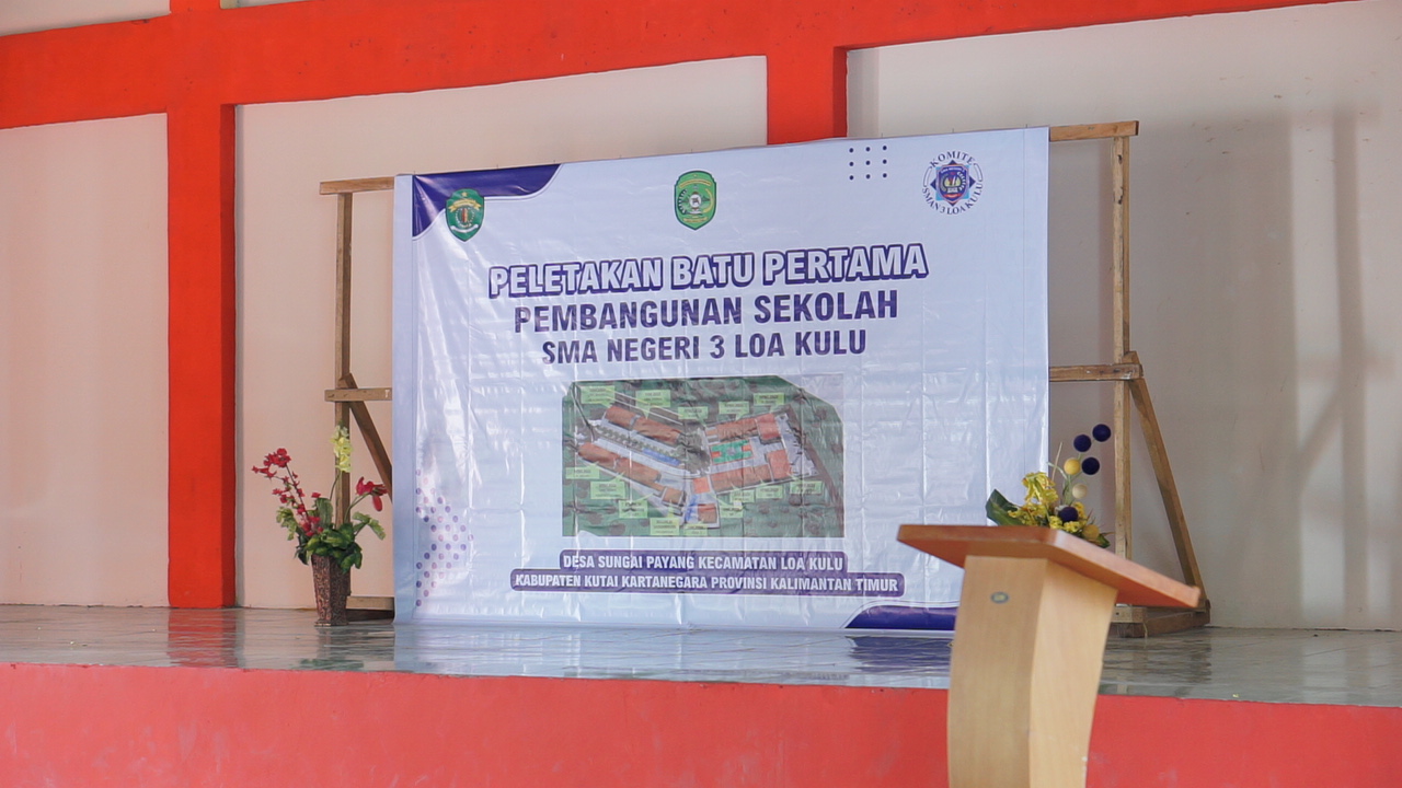 Peletakan Batu Pertama Pembangunan Ruang Kelas Baru (RKB) Sekolah Menengah Atas (SMA) Negeri 3 Loa Kulu