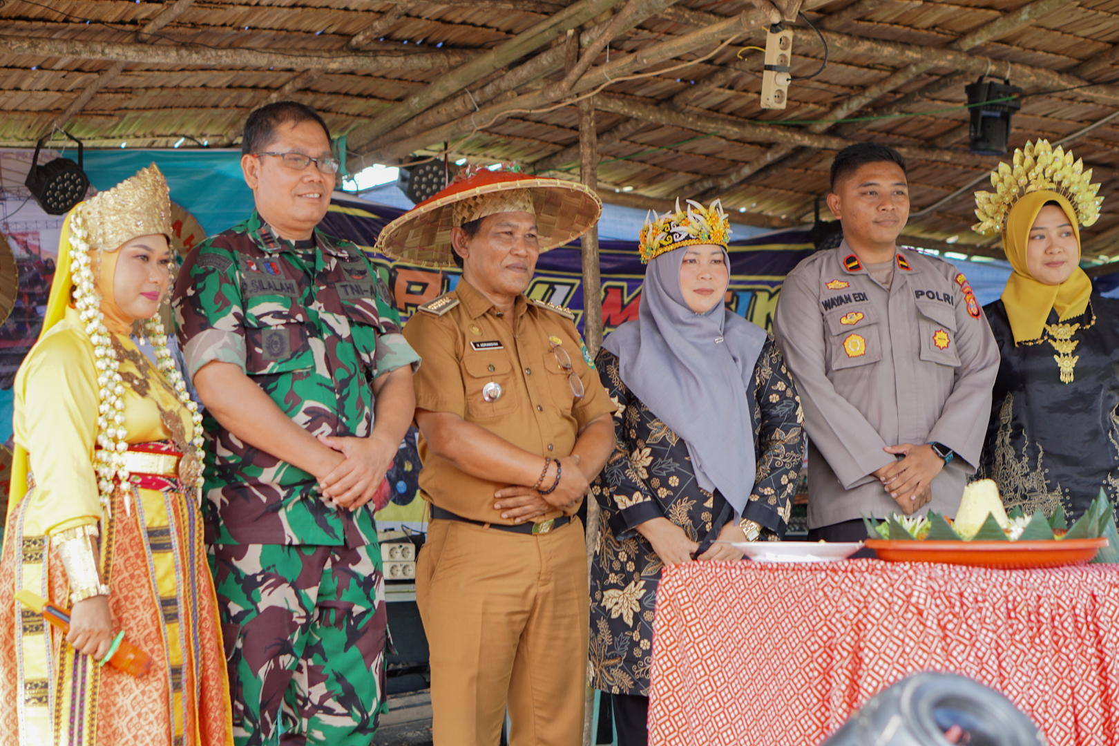 Pembukaan Festival Kampung Seraong Ke-III Desa Jembayan Tengah Kecamatan Loa Kulu