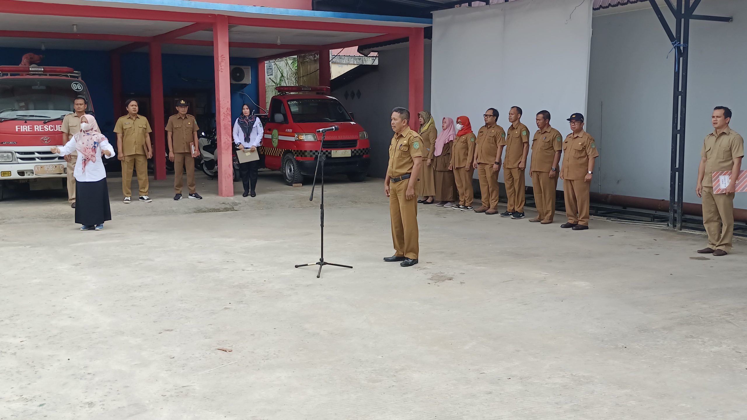 Pelaksanaan Apel Pagi Kantor Camat Kecamatan Loa Kulu Kabupaten Kutai Kartanegara Provinsi Kalimantan Timur