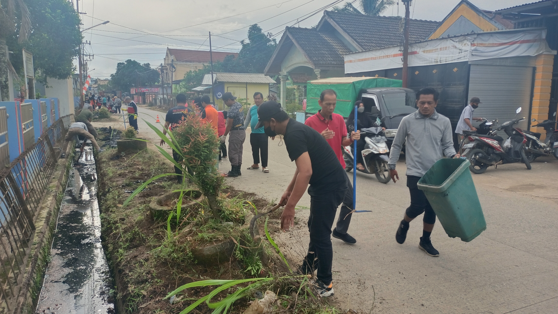 Jumat Bersih Kantor Camat Kecamatan Loa Kulu