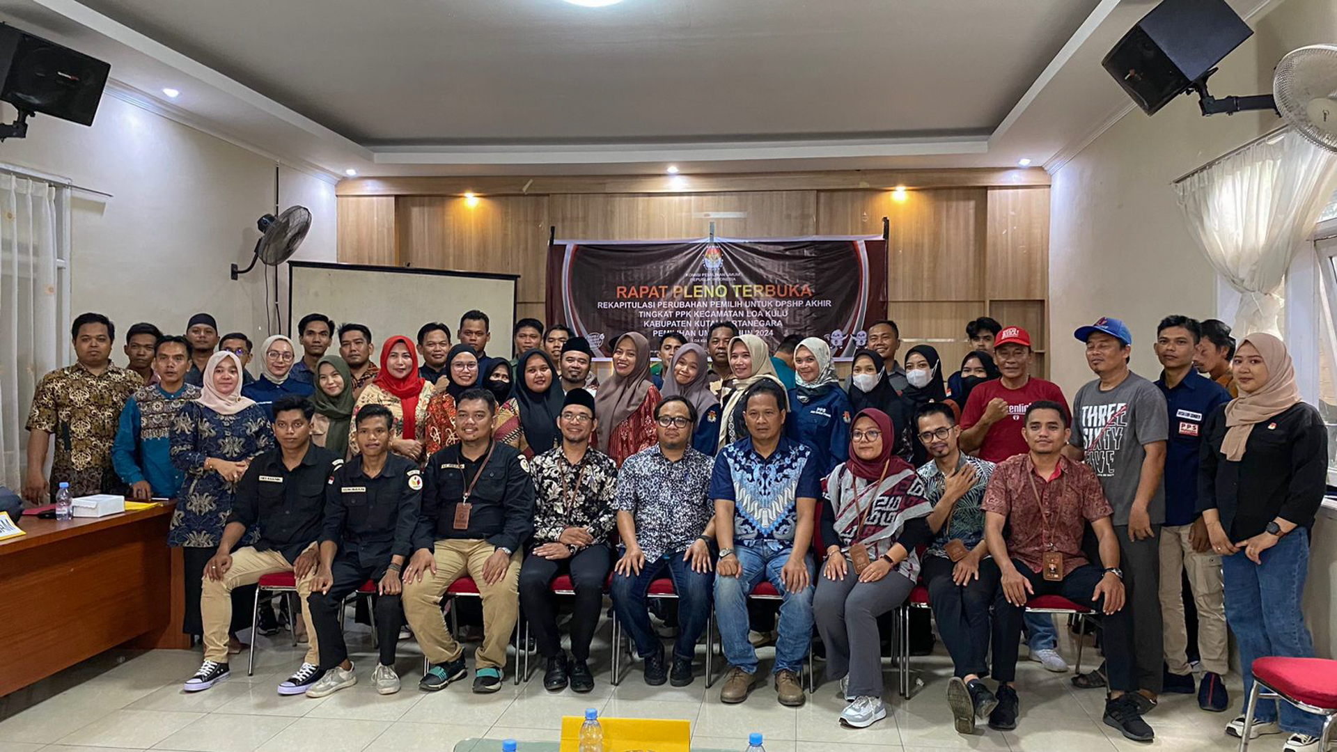 Rapat Pleno Terbuka Rekapitulasi Perubahan Pemilih DPHSP Akhir Tingkat Kecamatan Loa Kulu
