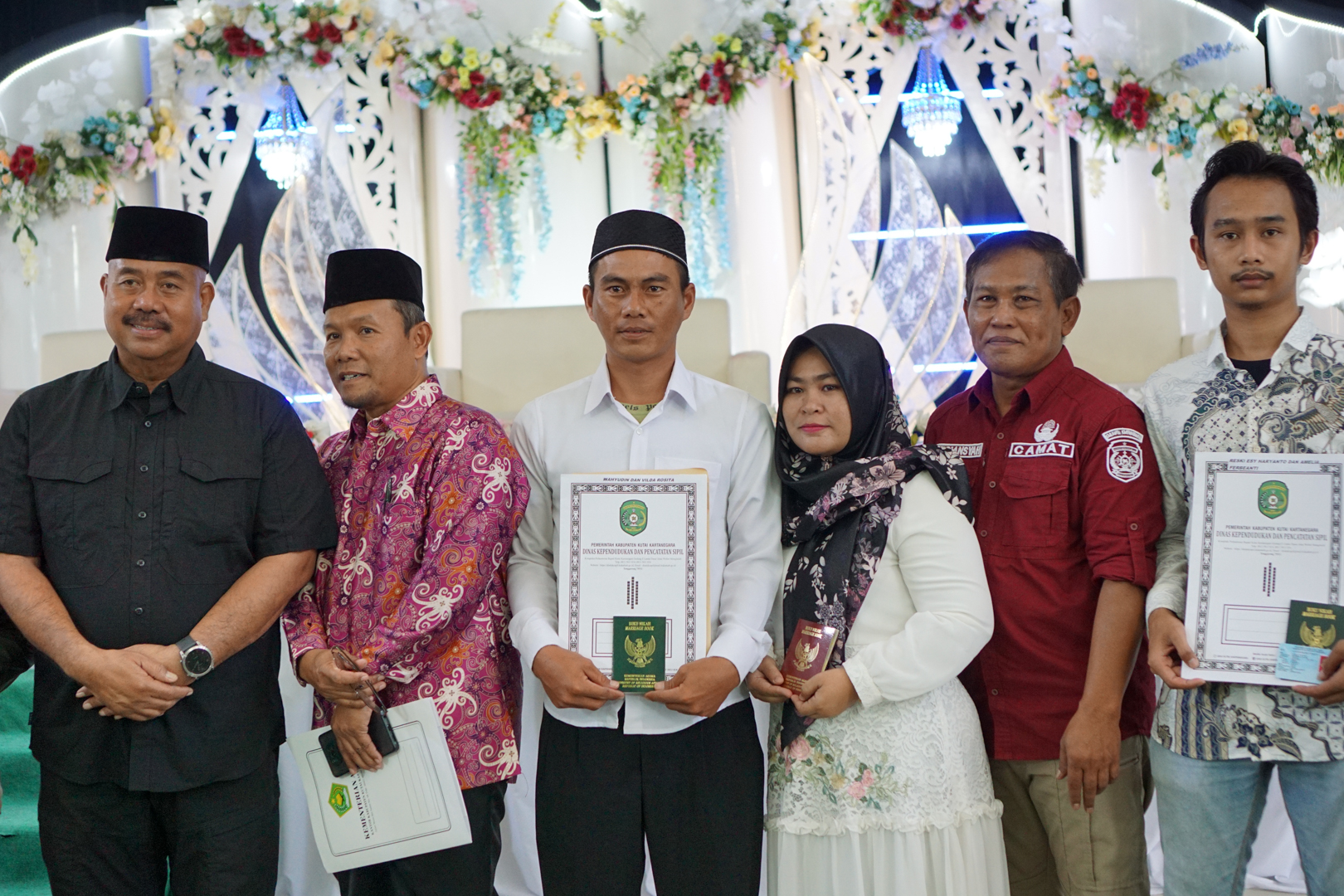 Syukuran Dan Beseprah Dalam Rangka Pelaksanaan Ijab Qobul Nikah Massal Di Desa Jembayan Kecamatan Loa Kulu