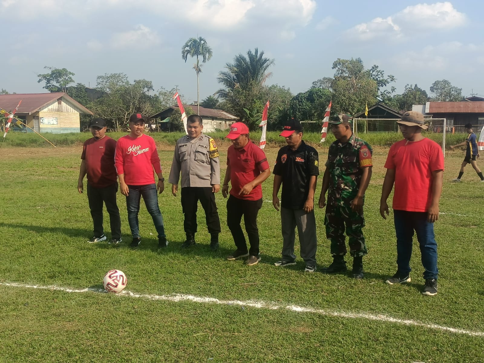 Pembukaan Tournament Mini Soccer Di Dusun Tanjung Laong Desa Jembayan