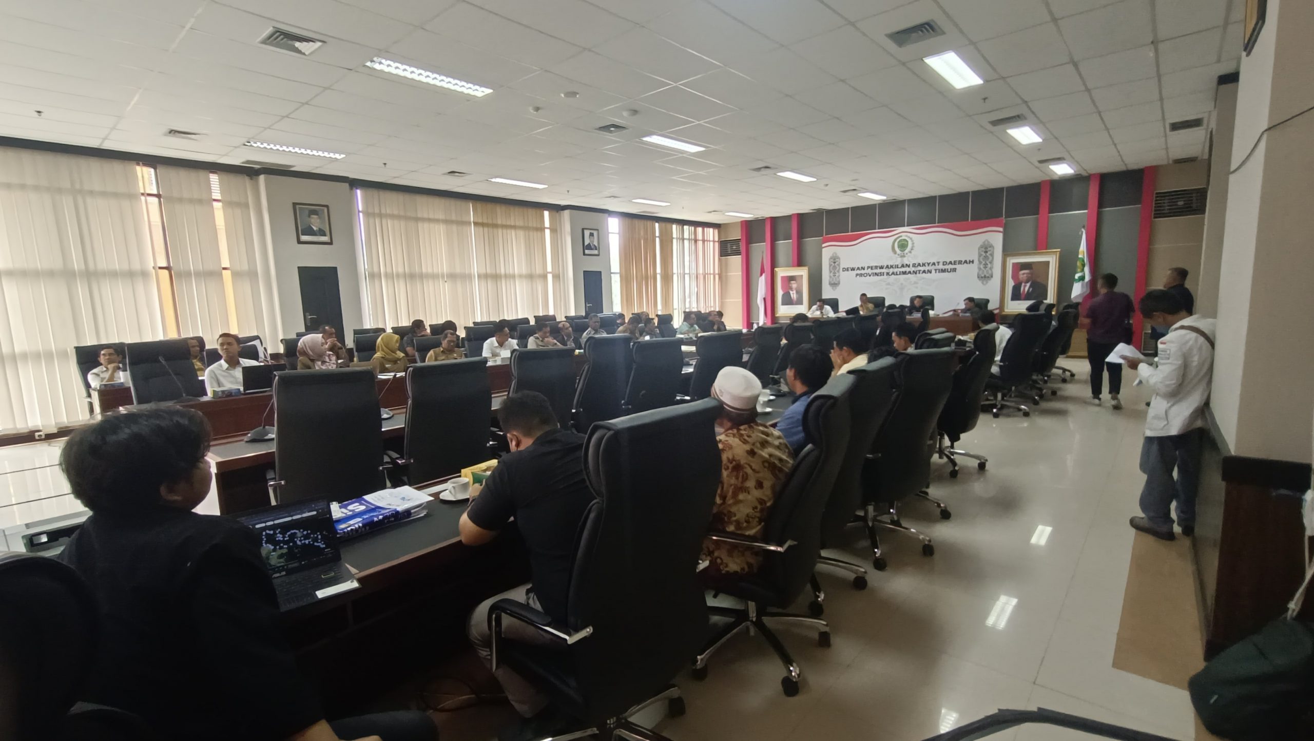 Rapat Dengar Pendapat Permohonan Enclave/Pencabutan Ijin HGU PT. Budiduta Agro Makmur Yang Di Ajukan Oleh Aliansi Masyarakat Loa Kulu.