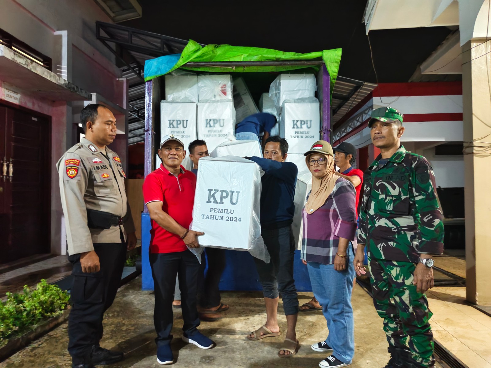 Pendistribusian Logistik Pemilu Tahun 2024 dari KPU ke PPK Kec. Loa Kulu