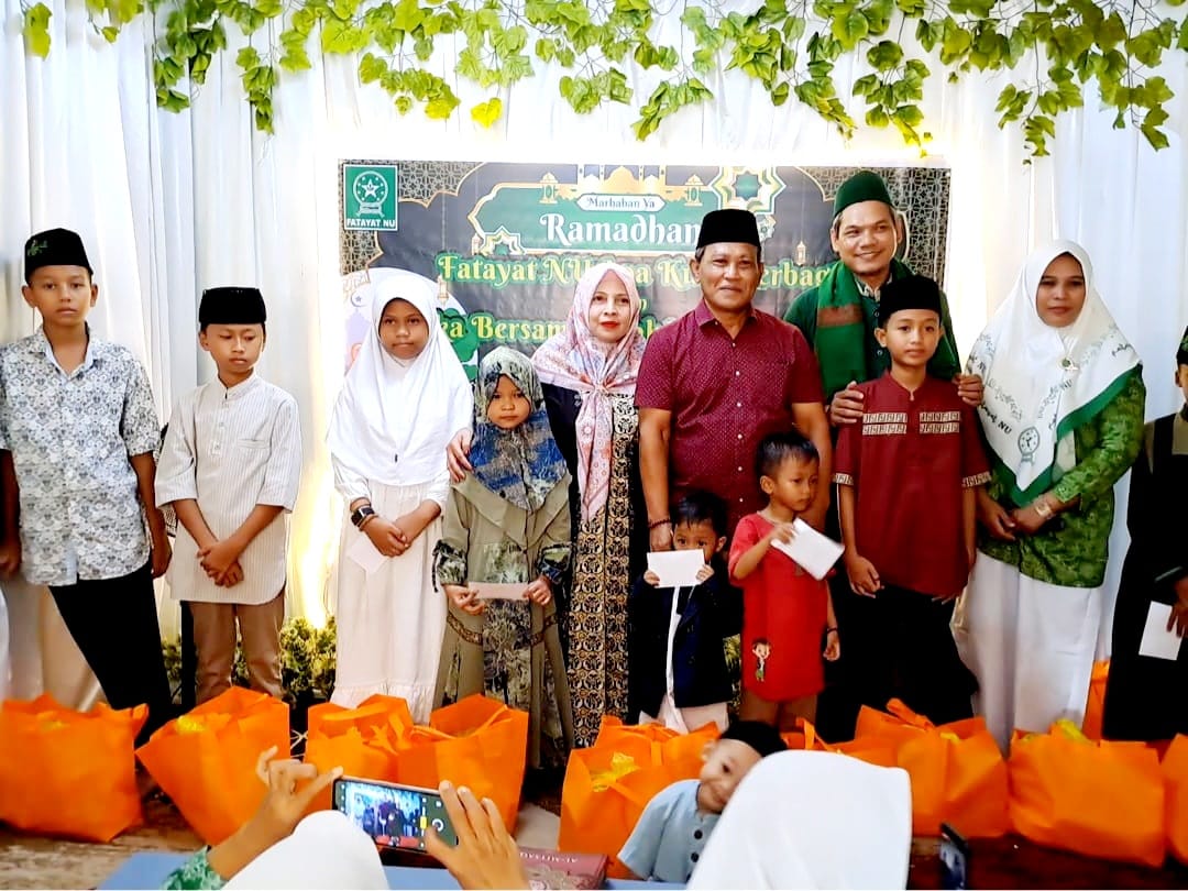 Kecamatan Loa Kulu Berbagi Dengan Anak – Anak Yatim Dan Ibu – Ibu Pengajian Fatayat