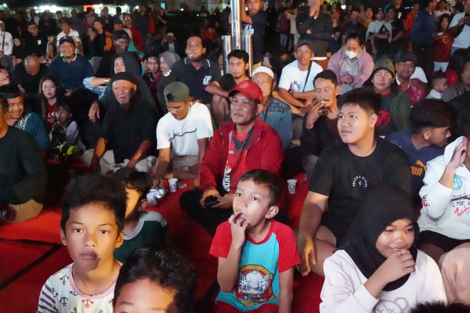 Nonton Bareng Semi Final AFC U 23 Di Lapangan Sepak Bola Kecamatan Loa Kulu