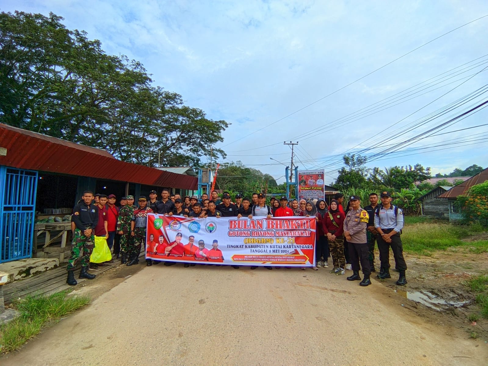 Pelaksanaan Bulan Bhakti Gotong Royong Masyarakat (BBGRM) Ke-21 Di Kecamatan Loa Kulu