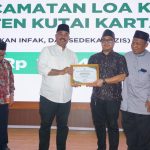 Kecamatan Loa Kulu Mendapatkan Penghargaan dari BAZNAS Kukar Sebagai Kepatuhan pembayar zakat melalui Baznas Kukar