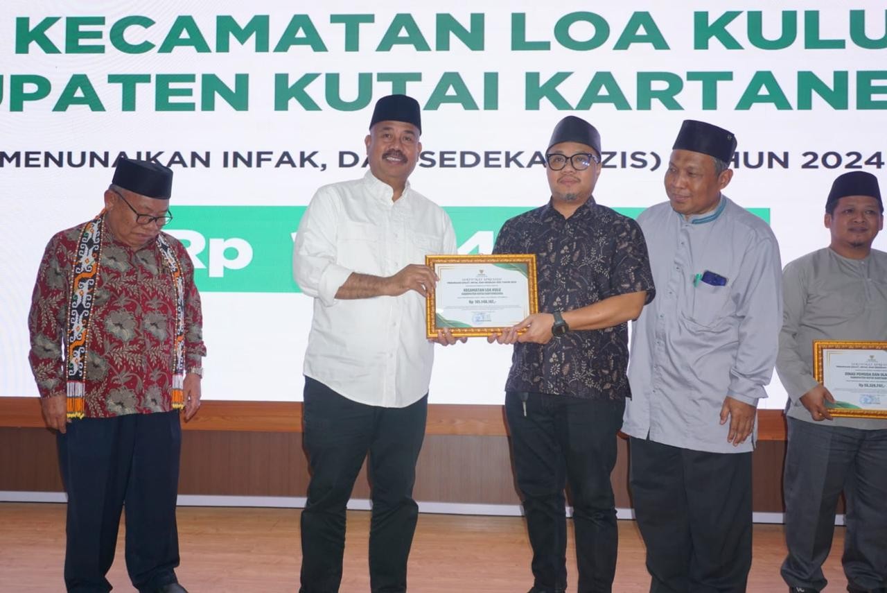 Kecamatan Loa Kulu Mendapatkan Penghargaan dari BAZNAS Kukar Sebagai Kepatuhan pembayar zakat melalui Baznas Kukar