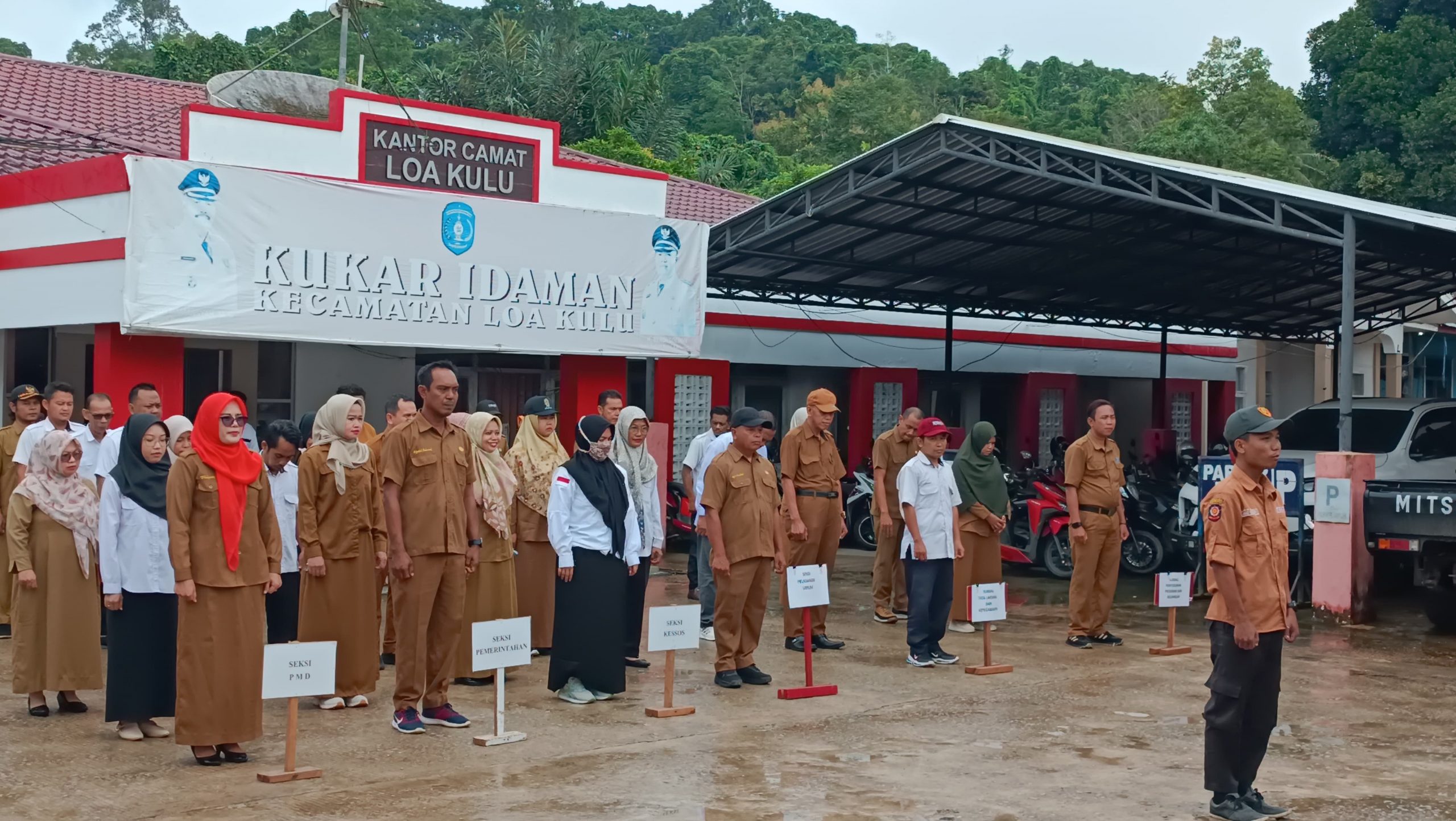 APEL PAGI PERTAMA SETELAH BULAN SUCI RAMADHAN DI HALAMAN KANTOR KECAMATAN LOA KULU