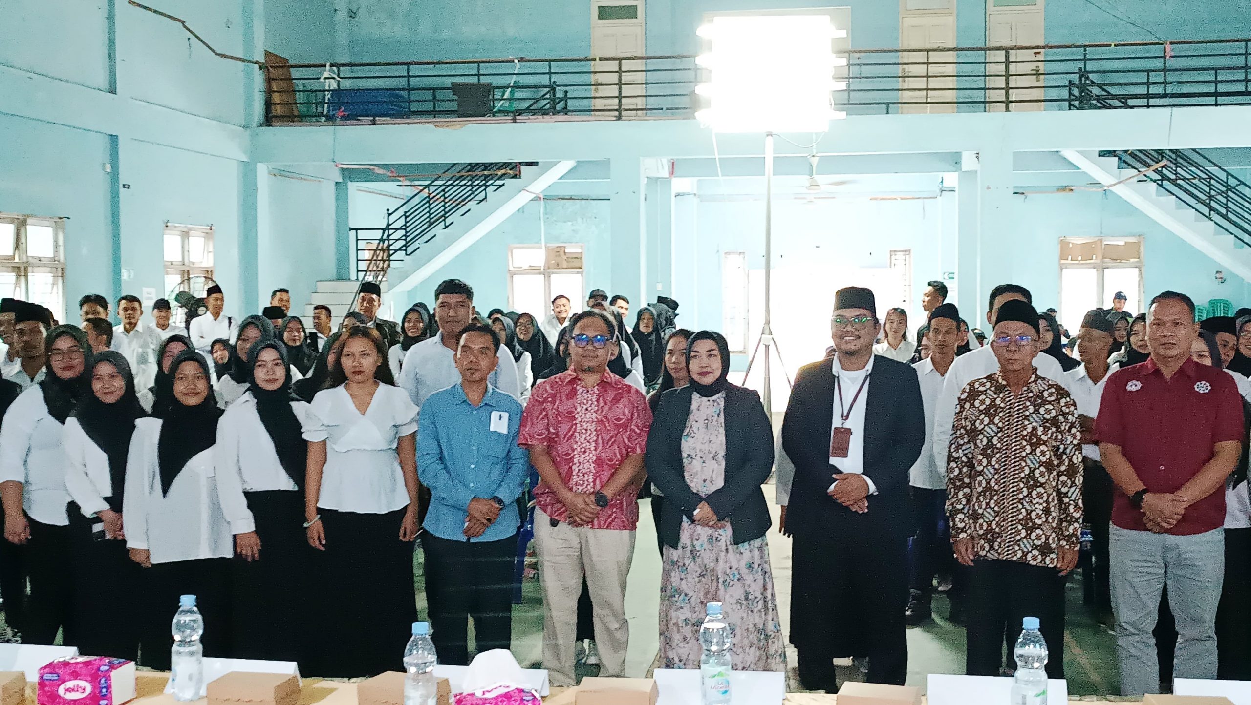 PLT SEKERTARIS CAMAT LOA KULU HADIRI PELANTIKAN DAN PENINGKATAN KAPASITAS PKD DAN PTPS PEMILU ULANG BUPATI DAN WAKIL BUPATI KUTAI KARTANEGARA SERENTAK TAHUN 2025