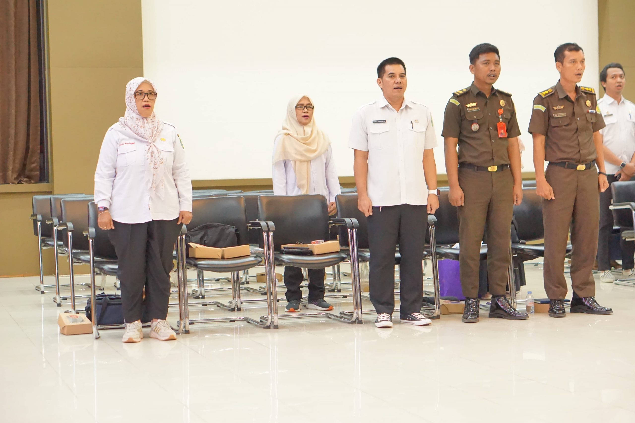 Kasi Trantib Kecamatan Loa Kulu Hadiri Rakor Bersama Stakeholder untuk Mewujudkan Pilkada 2025 yang Berintegritas dan Demokratis di Kutai Kartanegara