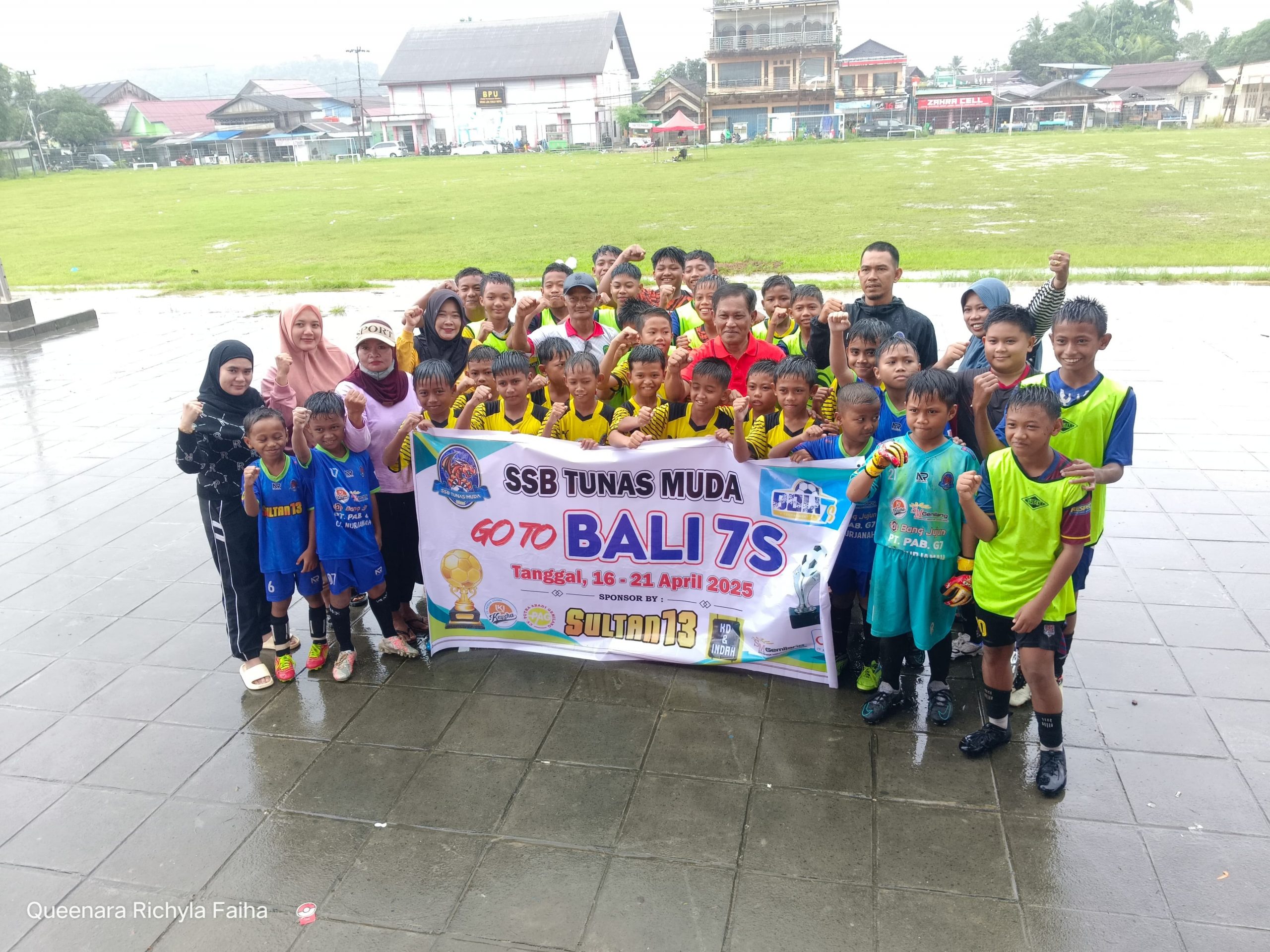 CAMAT LOA KULU MELEPAS SSB TUNAS MUDA LOA KULU BERANGKAT KE BALI