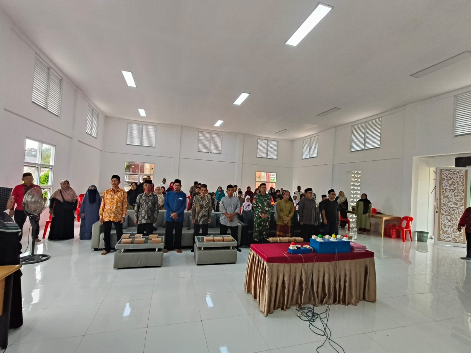 PEMBUKAAN STQ DESA SEPAKAT KE VII BERLANGSUNG KHIDMAT, DIHADIRI PLT SEKCAM LOA KULU DAN KASI KESOS