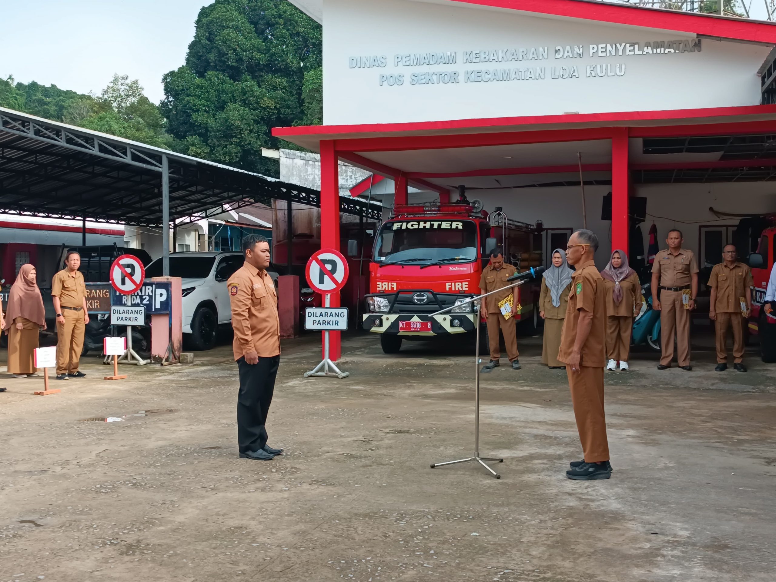 Apel Rutin Senin Pagi di Kantor Camat Loa Kulu: Kasi Pelayanan Umum Ajak ASN Tingkatkan Pelayanan dan Peduli Lingkungan
