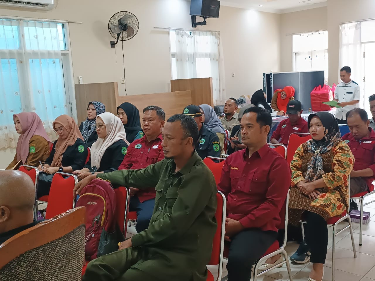 Rapat Koordinasi Penetapan Peserta Bulan Bakti Gotong Royong dan Musyawarah Desa Pencermatan Serta Review RPJMDes Digelar di Kecamatan Loa Kulu