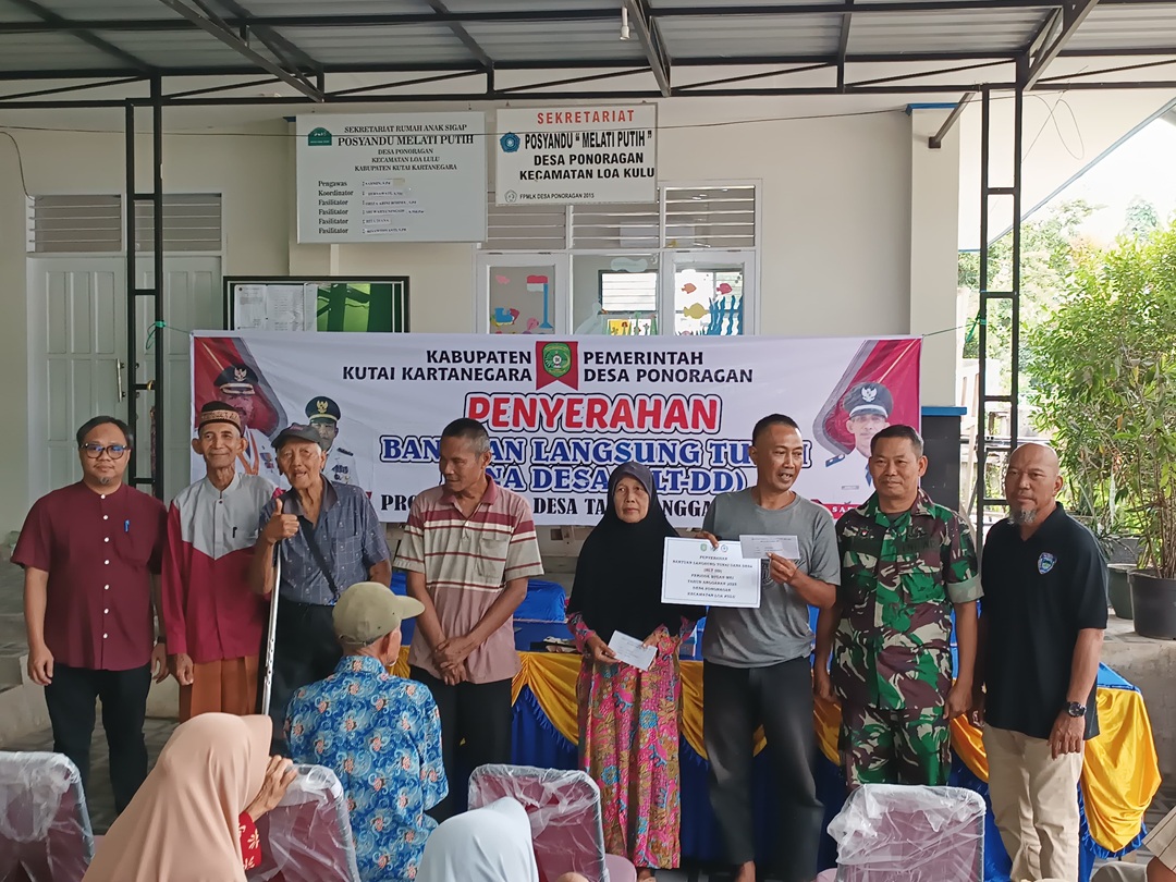 PLT Sekretaris Camat Loa Kulu Hadiri Penyerahan BLT Dana Desa Tahun 2025 di Desa Ponoragan