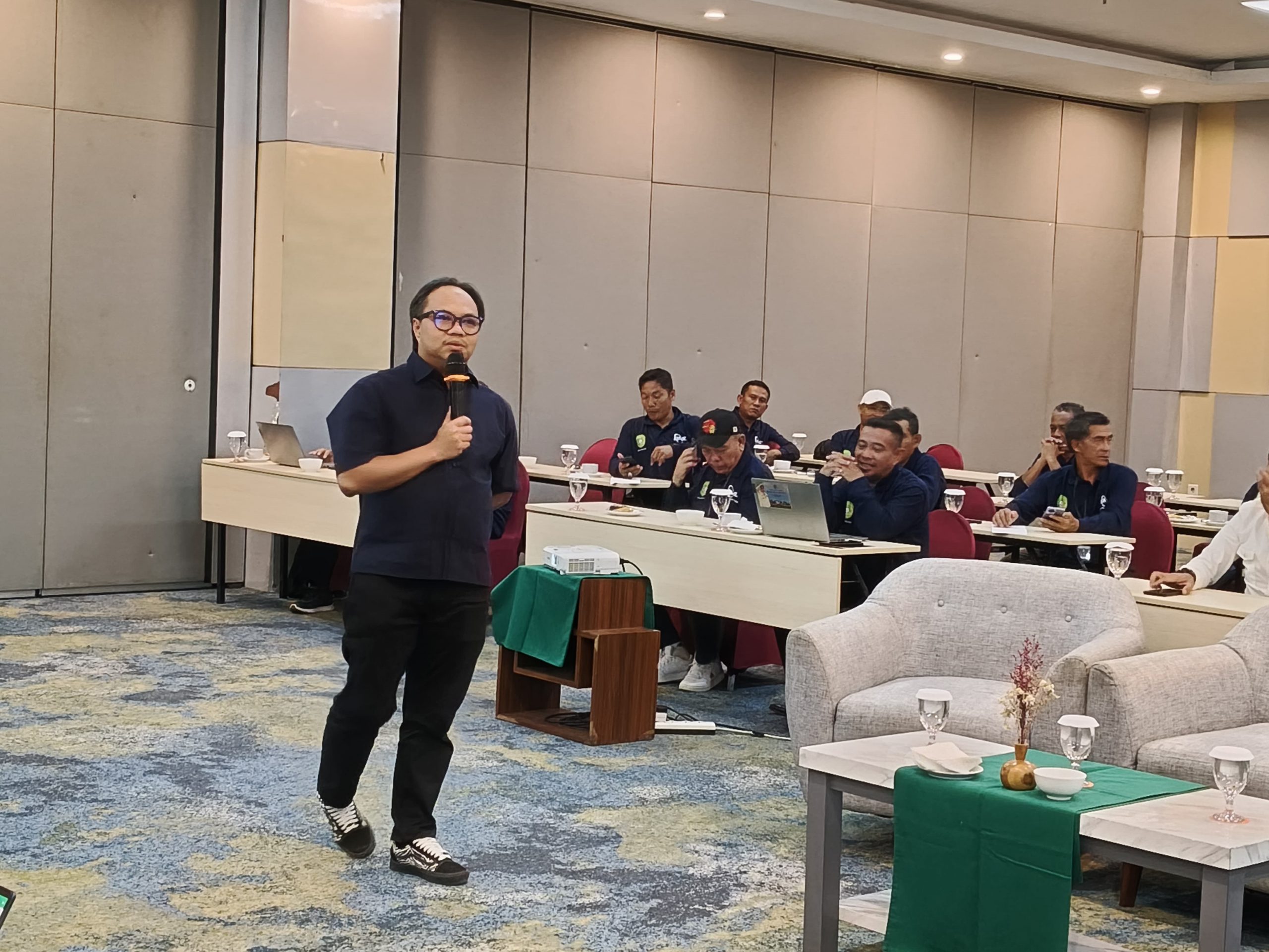Plt Sekretaris Camat Sampaikan Materi dalam Rangka Peningkatan Kapasitas RT DesaLoa Kulu Kota dan Komitmen Wujudkan “SIDA RT”