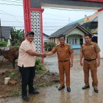 Bupati Kutai Kartanegara Serahkan Bantuan Sapi Kurban untuk Masjid Besar Al-Mizan Loa Kulu