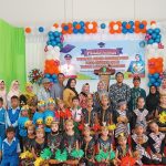 Bunda PAUD Kecamatan Loa Kulu Hadiri Pelepasan Peserta Didik Satuan PAUD Desa Sumber Sari Tahun Ajaran 2024/2025