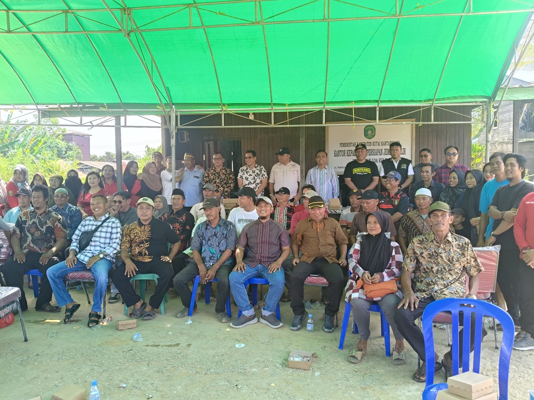 Anggota DPRD Kukar Lakukan Peninjauan Lapangan Terkait Raperda Persiapan Desa Jembayan Ilir