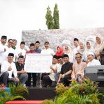 SHOLAT SUBUH BERJAMAAH DAN SERAH TERIMA JABATAN BUPATI KUTAI KARTANEGARA BERLANGSUNG KHIDMAT