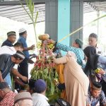 Plt Sekcam Loa Kulu Hadiri Kegiatan Bersih Desa di Dusun Jawa Baru