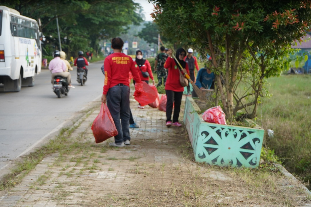 Semangat Kebersamaan Warnai Bulan Bhakti Gotong Royong Masyarakat ke-22 di Loa Kulu