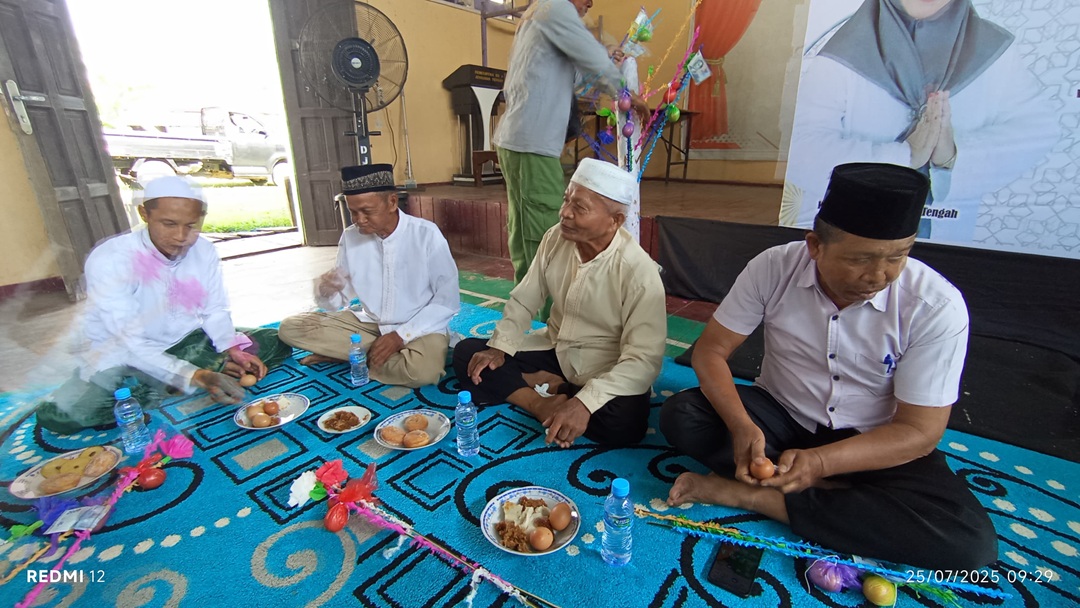 Kasi Kessos Kecamatan Loa Kulu Hadiri Hatmil Qur’an di Desa Jembayan Tengah