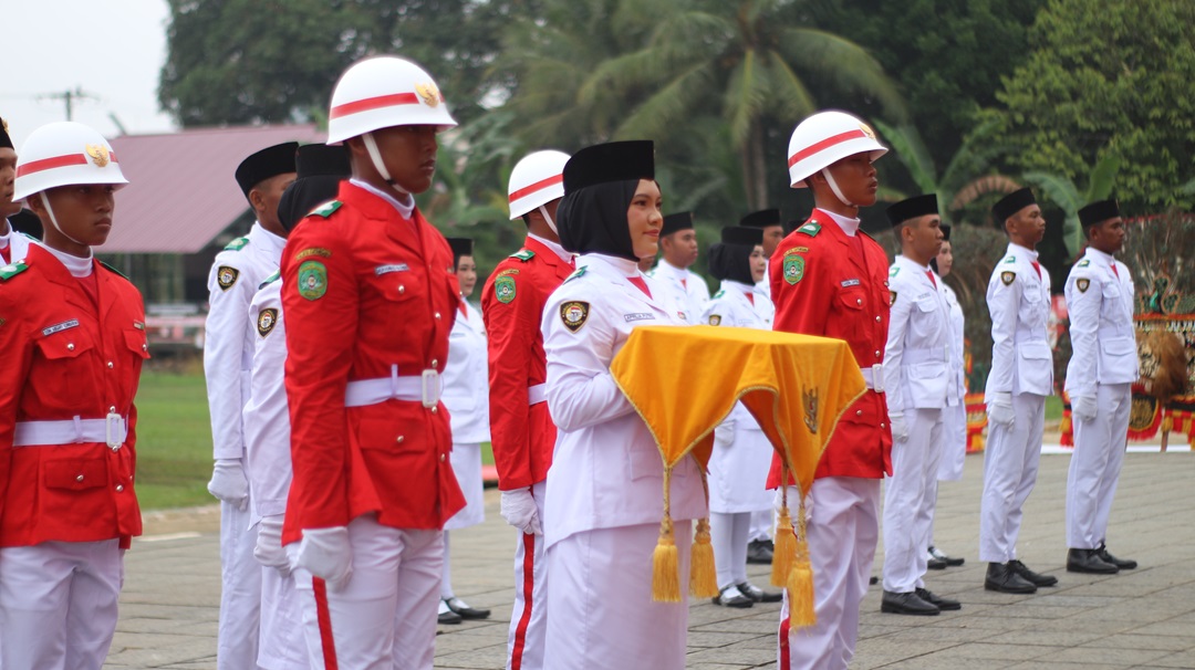 Kecamatan Loa Kulu Gelar Upacara Pengibaran dan Penurunan Bendera Merah Putih Peringati HUT RI ke-80
