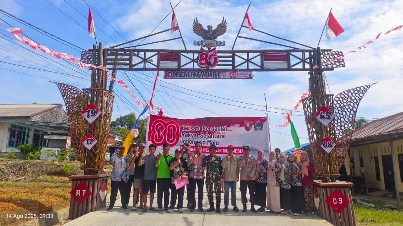 Pemerintah Kecamatan Loa Kulu, Kapolsek, dan Danramil Lakukan Penilaian Lomba Gapura Hias di Seluruh Desa se-Kecamatan Loa Kulu