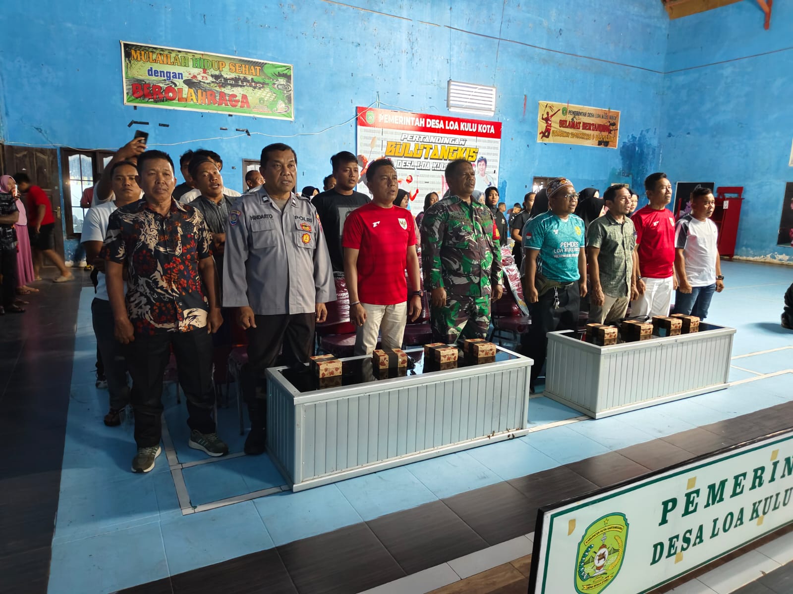 Kasi Kessos Hadiri Penutupan dan Penyerahan Hadiah Juara Pertandingan Bulutangkis Desa Loa Kulu Kota 2025