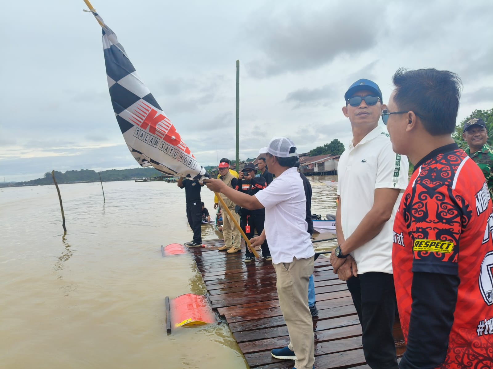 Camat Loa Kulu Hadiri Pembukaan Open Race Perahu Ketinting di Desa Loa Kulu Kota