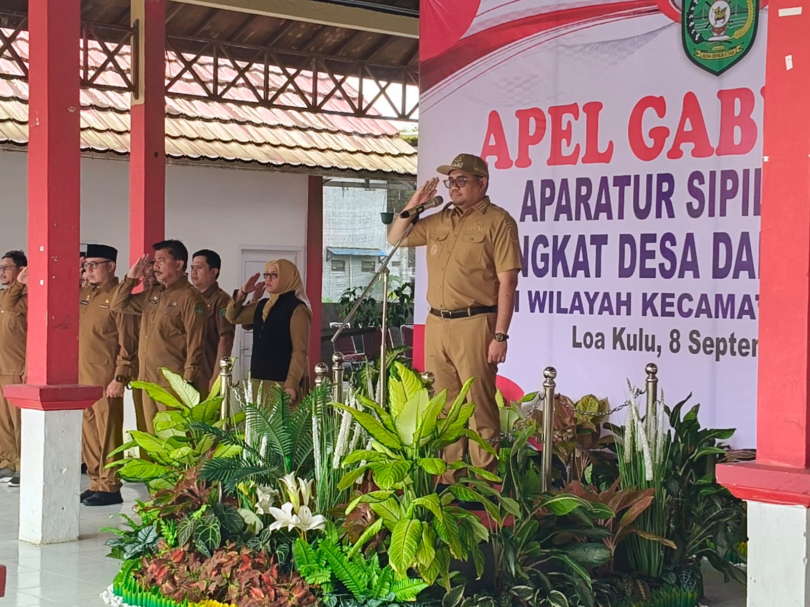 BUPATI KUTAI KARTANEGARA PIMPIN APEL GABUNGAN ASN, PERANGKAT DESA, DAN BPD SE-KECAMATAN LOA KULU