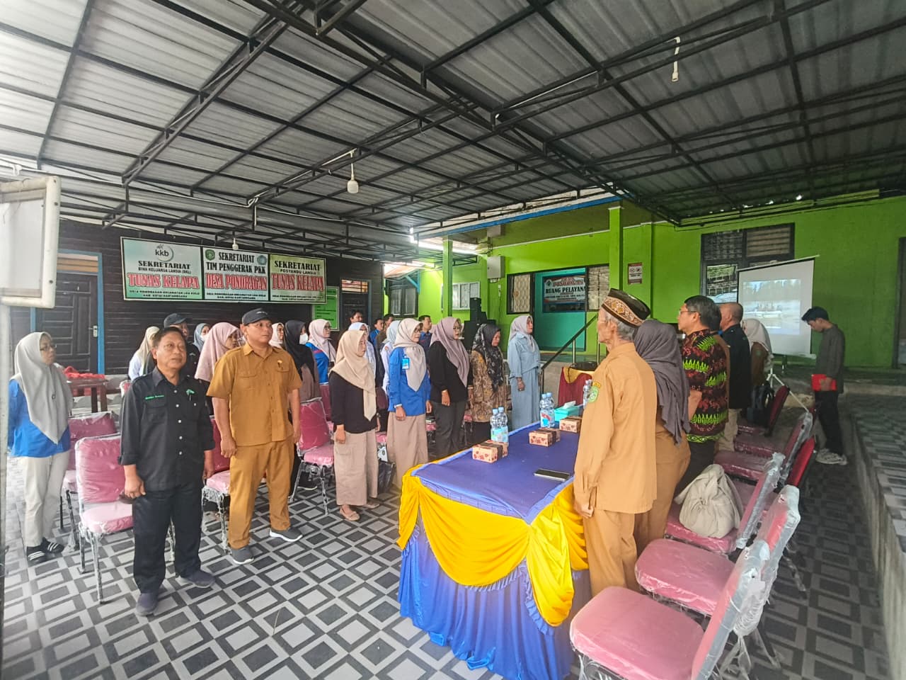 Plt. Sekcam Loa Kulu Hadiri Sosialisasi Pembentukan Sekolah Lansia di Desa Ponoragan