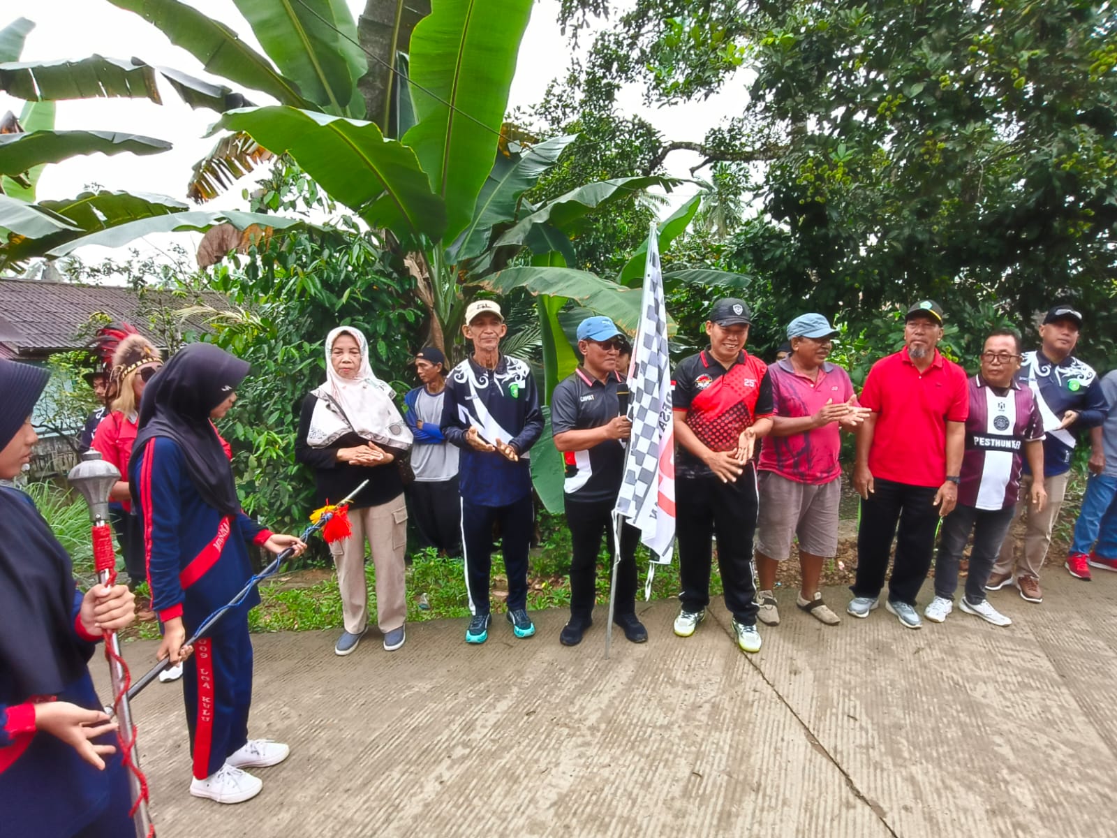 Camat Loa Kulu Hadiri dan Buka Kegiatan Jalan Santai Peringati Hari Sumpah Pemuda di Desa Ponoragan