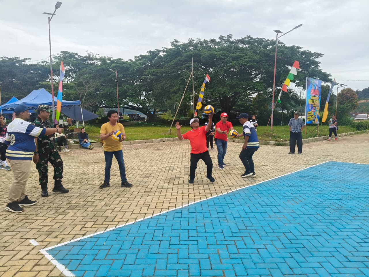 Camat Loa Kulu Buka Secara Resmi Open Tournament Volly Ball Kades Loh Sumber Cup II Tahun 2025