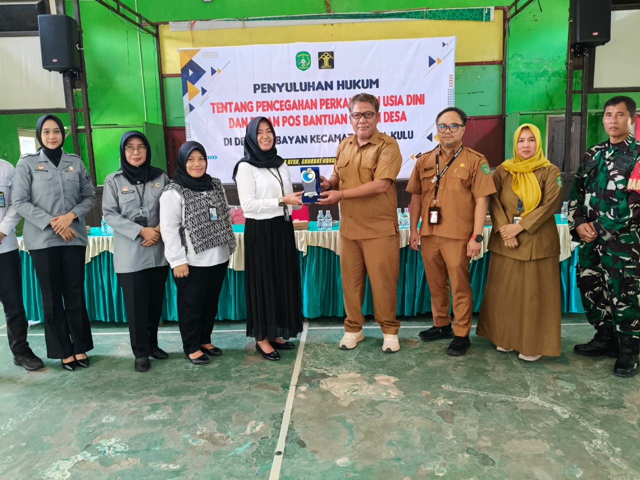 Plt. Sekcam Loa Kulu Hadiri dan Buka Kegiatan Penyuluhan Hukum di Desa Jembayan