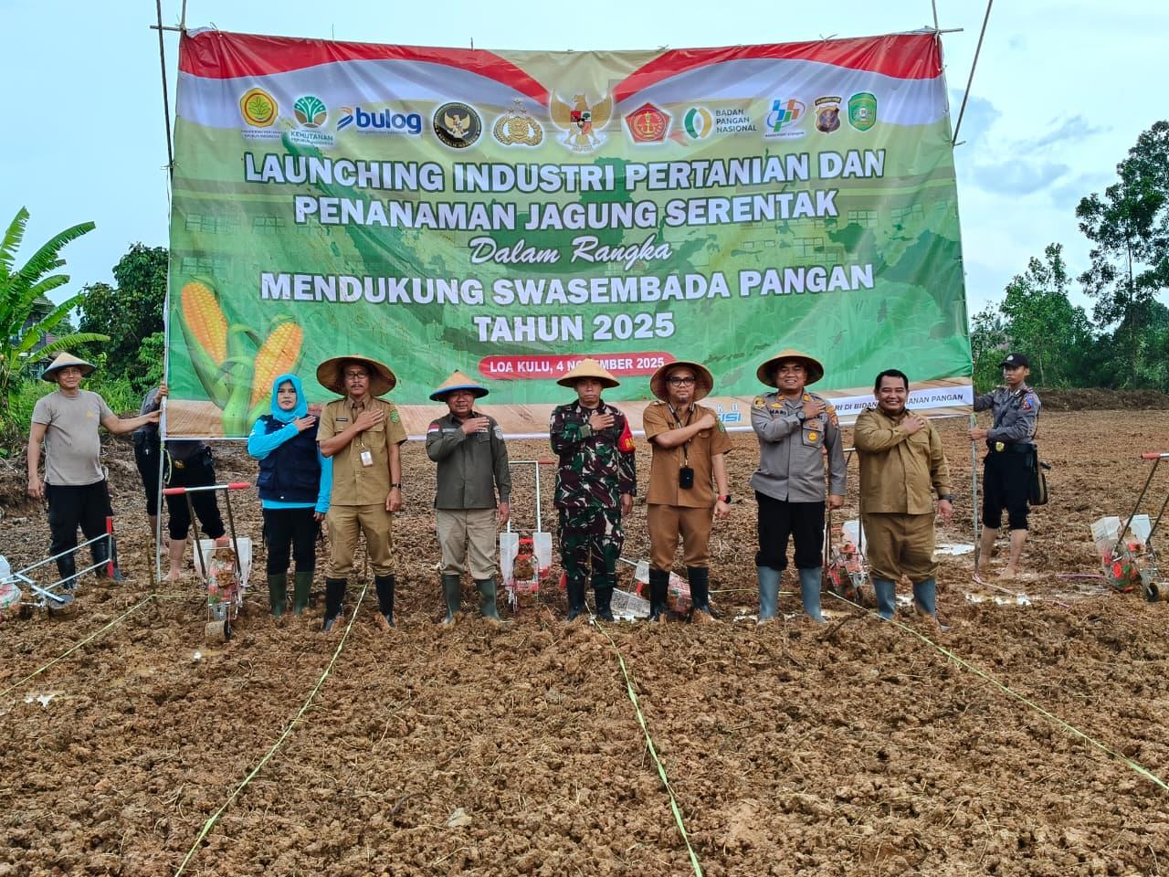 Plt. Sekcam Loa Kulu Hadiri Launching Industri Pertanian dan Penanaman Jagung Serentak di Desa Jongkang