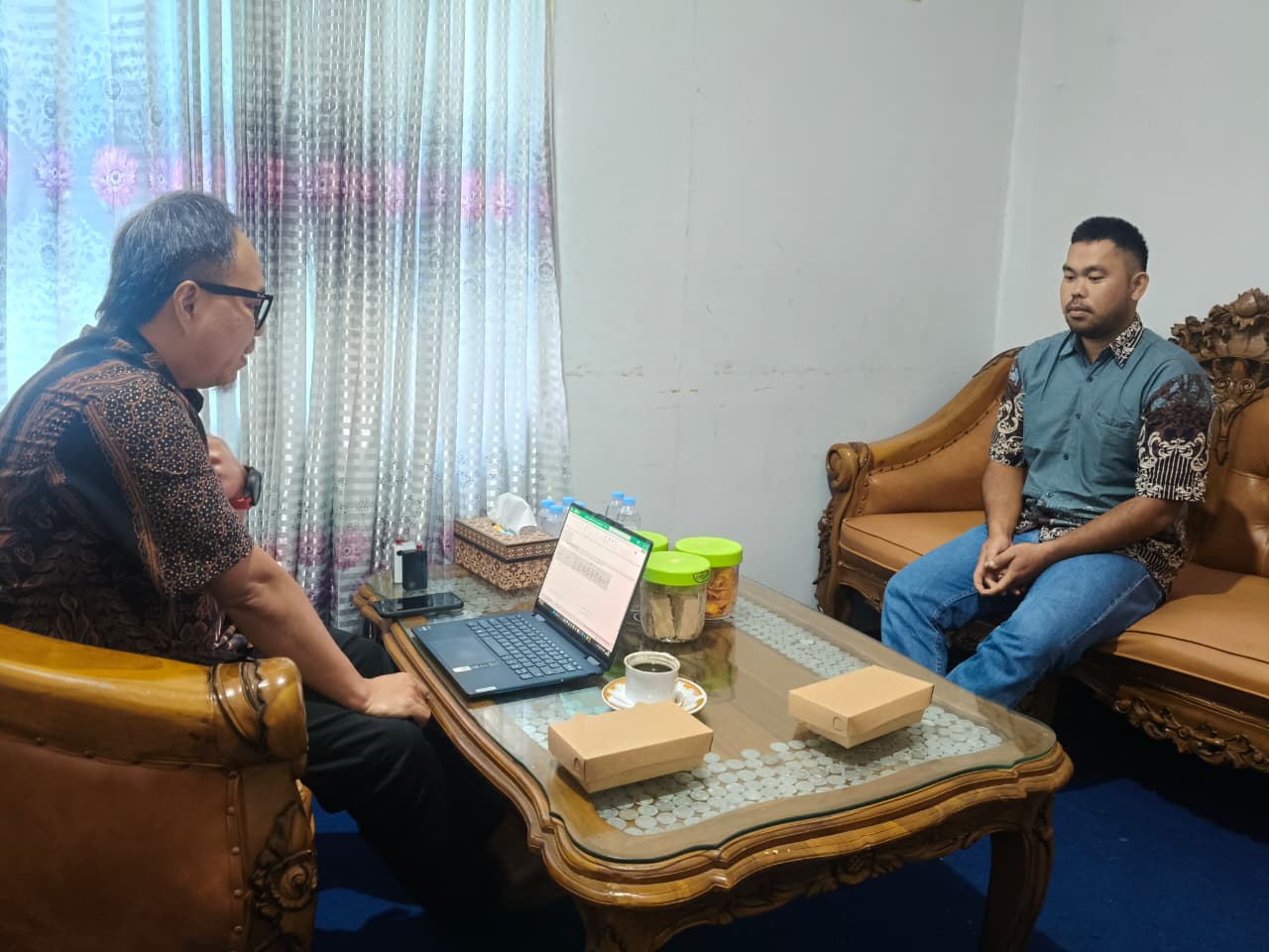 Plt. Sekcam Loa Kulu Laksanakan Tes Wawancara Calon Perangkat Desa Jonggon