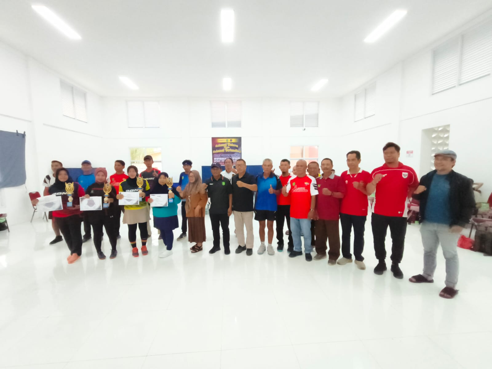 Camat Loa Kulu Resmi Tutup Turnamen Tenis Meja Sepakat Cup 2025