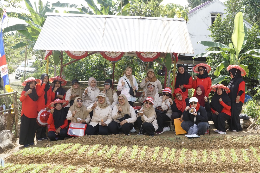 Desa Loh Sumber Gelar Lomba Kebun PKK dan Dasawisma Antar 9 RT