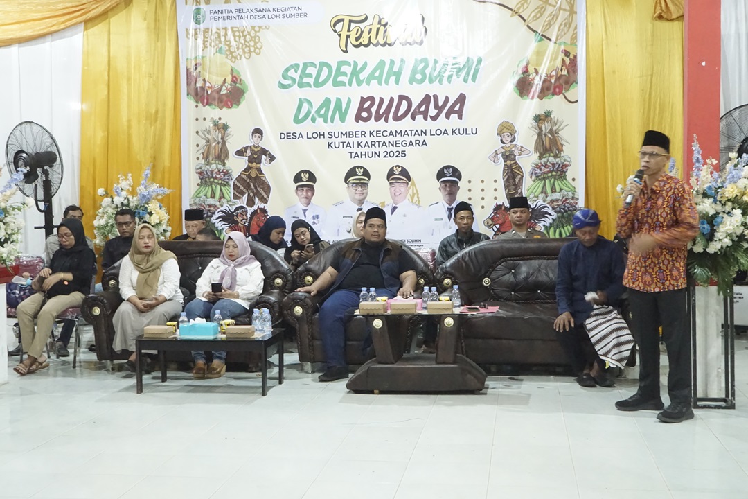 Kasi Pelayanan Umum Hadiri dan Tutup Festival Sedekah Bumi dan Budaya Desa Loh Sumber