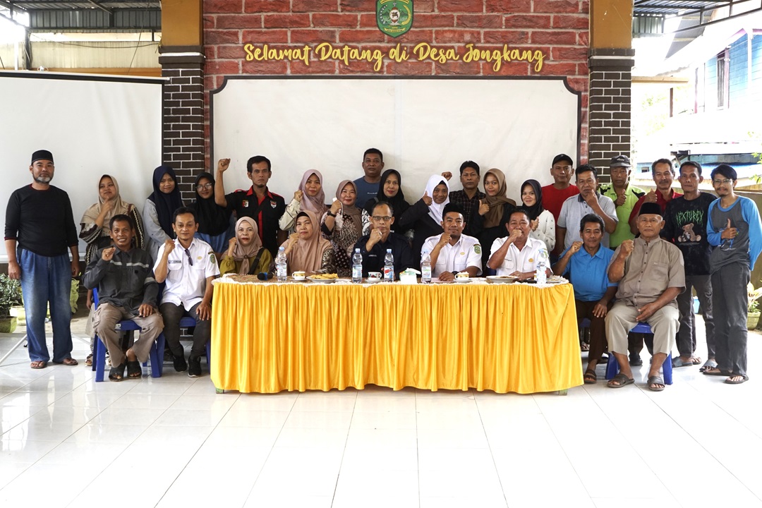 Kasi Pelayanan Umum Sosialisasikan Pengelolaan Sampah dan Bank Sampah di Desa Jongkang