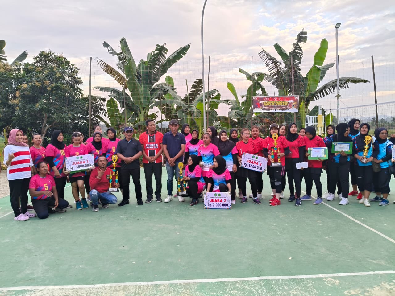 Camat Loa Kulu Resmi Tutup Turnamen Bola Voli di Desa Sumber Sari