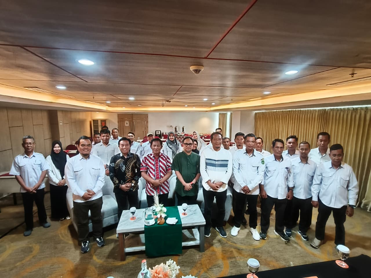 Camat Loa Kulu dan Plt. Sekcam Hadiri Pelatihan Peningkatan Kapasitas Produk Hukum Bagi Perangkat Desa dan BPD