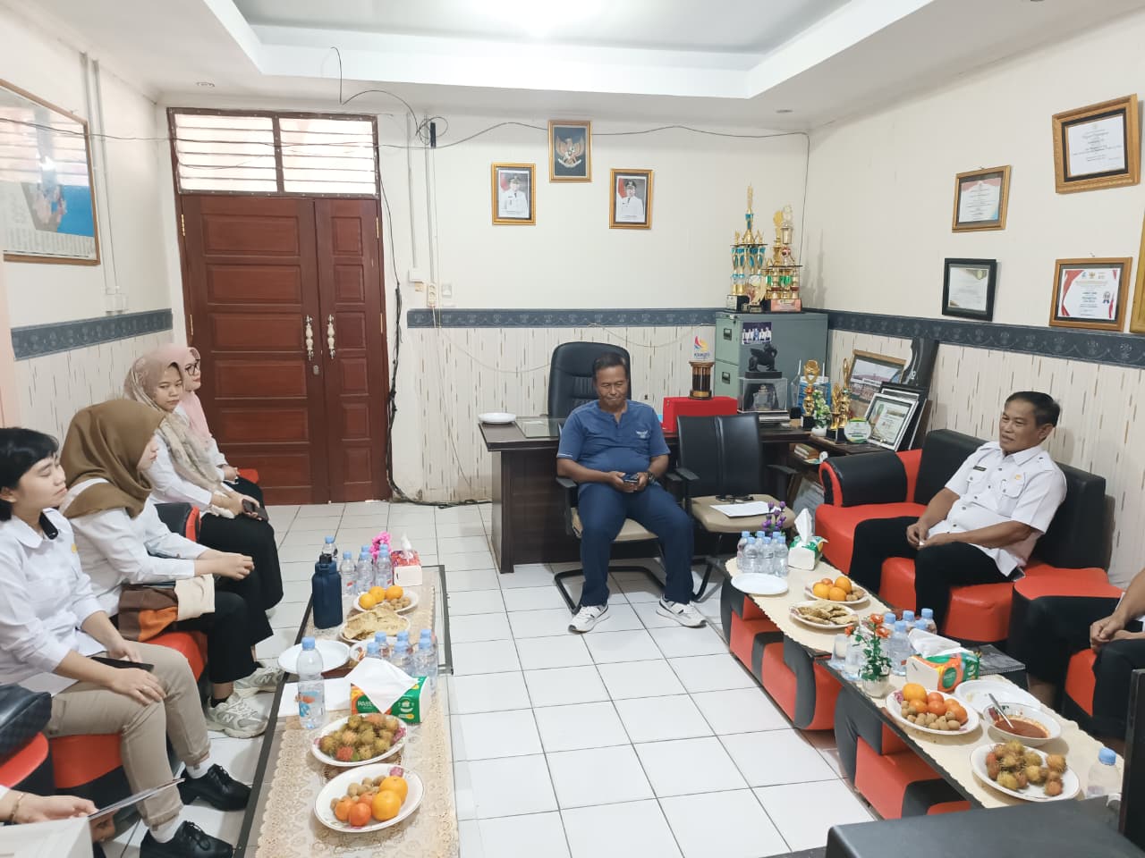 Camat Loa Kulu Sambut Tim Inspektorat Daerah Kukar dalam Rangka Reviu Utang Pihak Ketiga TA 2025